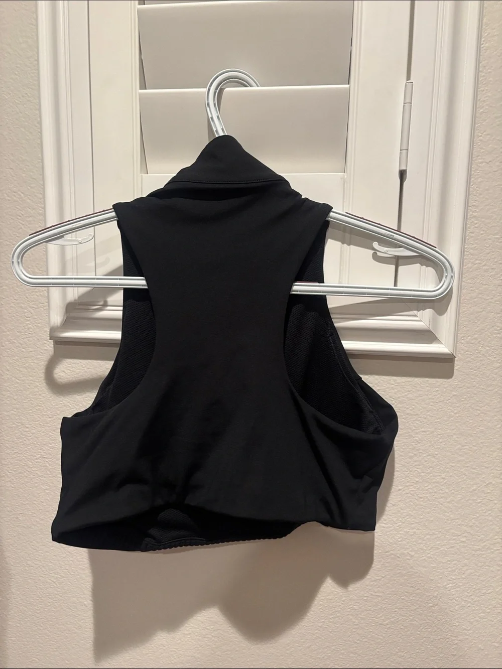 Nike Black Sleeveless Zip Crop Top with White Air Logo - Picture 2 of 2